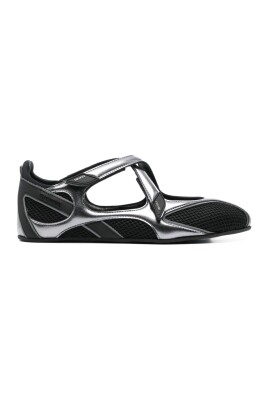 black-leather-flat-shoes-floor-01