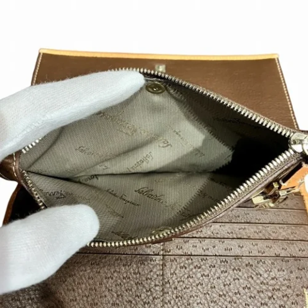Salvatore Ferragamo Pre-owned Leather wallets Orange Dames