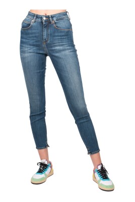 wet-jeans-3400