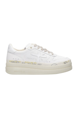 sneakers-blanches-en-cuir-avec-detail-logo