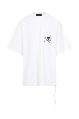white-t-shirt-with-sleek-design