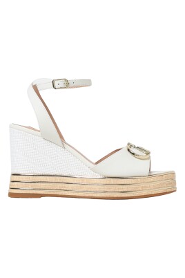 high-heel-sandals