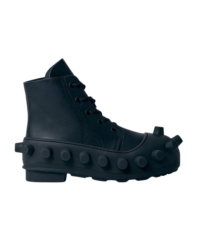 bottes-en-cuir-avec-clous