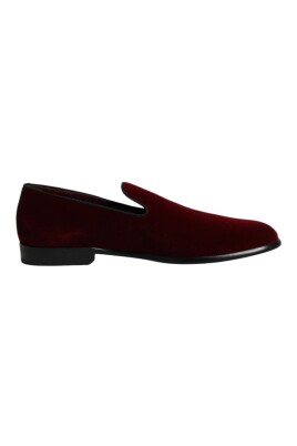 chaussures-rouges-en-velours-slip-on