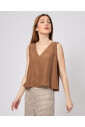 bruine-mouwloze-top-met-v-hals
