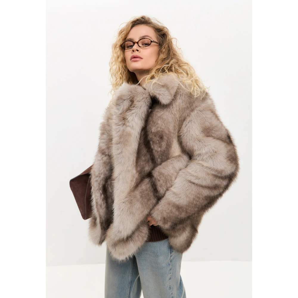 Cesare Gaspari Elegante Bruine Nep Bontjas Luxe Winterkleding voor Vrouwen Bruin Brown Dames