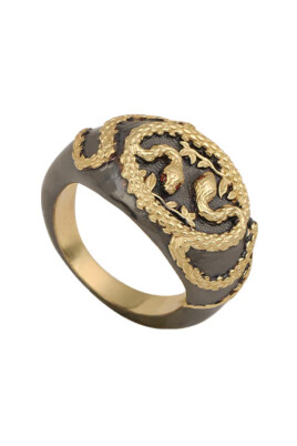 guldbelagt-slange-motiv-ring-med-rode-zirkoner