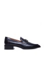 black-flat-shoes-with-logo-plaque