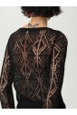pull-en-tricot-noir-avec-details-coteles