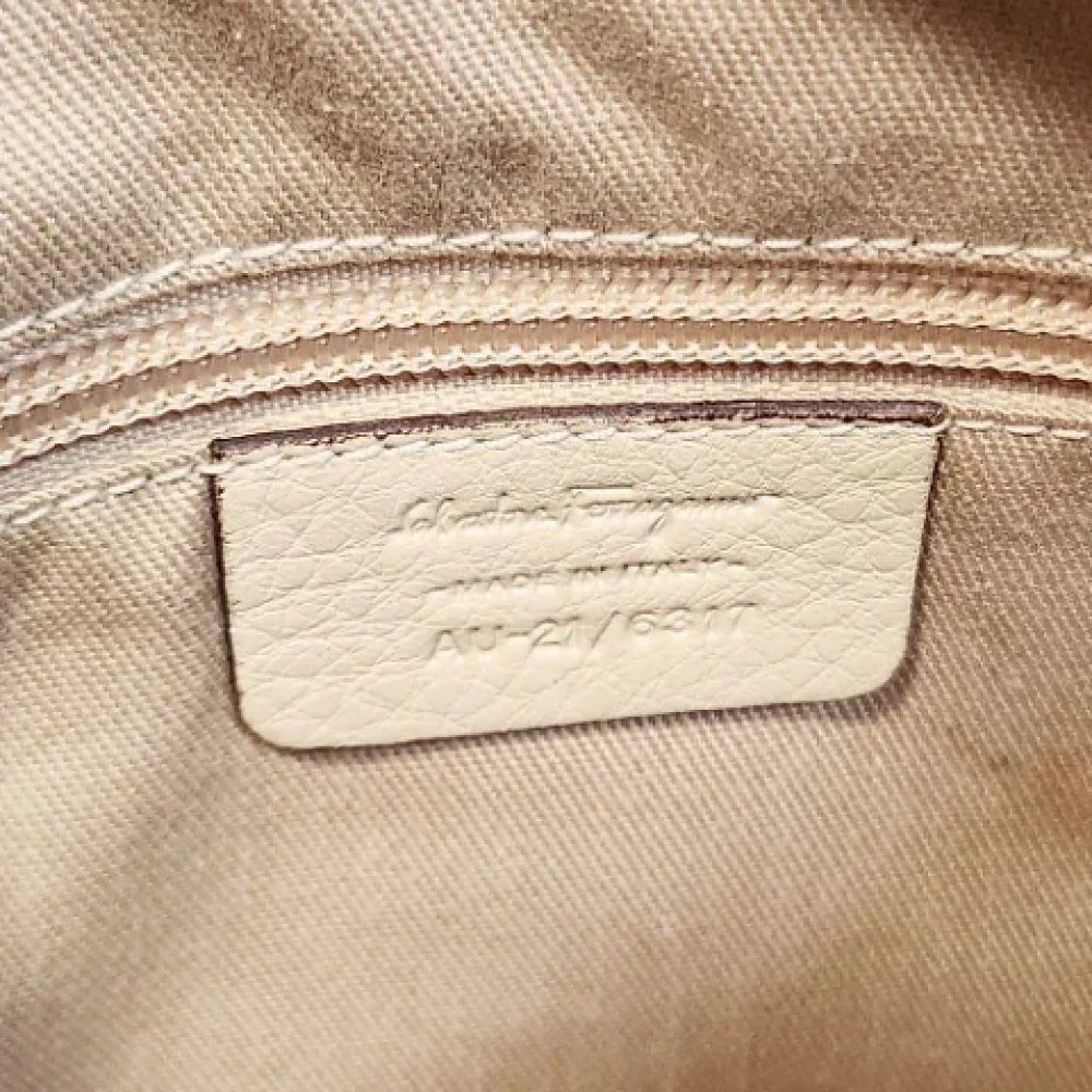 Salvatore Ferragamo Pre-owned Leather handbags Beige Dames