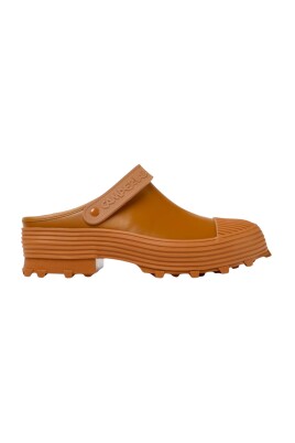 chunky-sole-tractor-clog-shoes