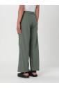 pantalon-cargo-vert-coupe-decontractee