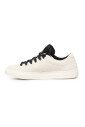 baskets-blanches-a-lacets-sur-le-devant