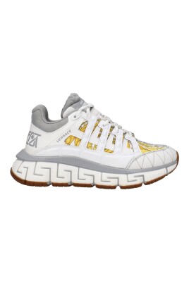 baskets-athletiques-en-tissu