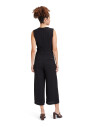 elegante-mouwloze-jumpsuit-met-getailleerde-snit