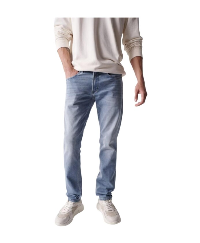 slim-fit-jeans