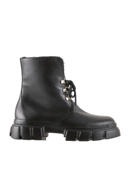 winter-hike-boots