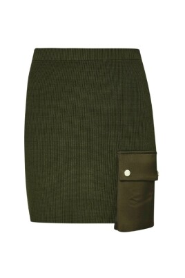 green-ribbed-skirt-with-pocket