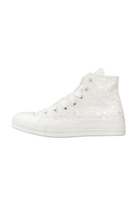 sneakers-en-satin-crochete