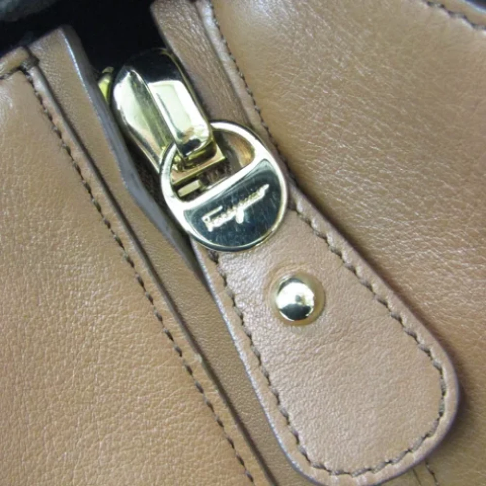 Salvatore Ferragamo Pre-owned Leather totes Brown Dames