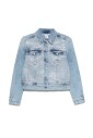 veste-en-jean-bleue-style-decontracte