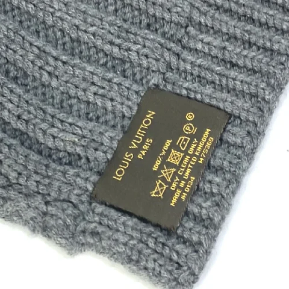 Louis Vuitton Vintage Pre-owned Wool scarves Gray Dames