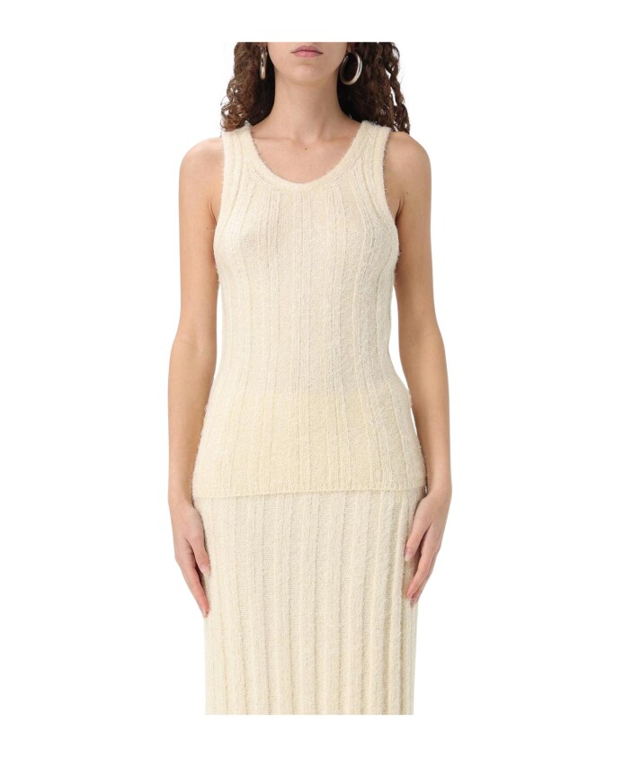 ensemble-debardeur-en-maille-cotelee-et-jupe-midi