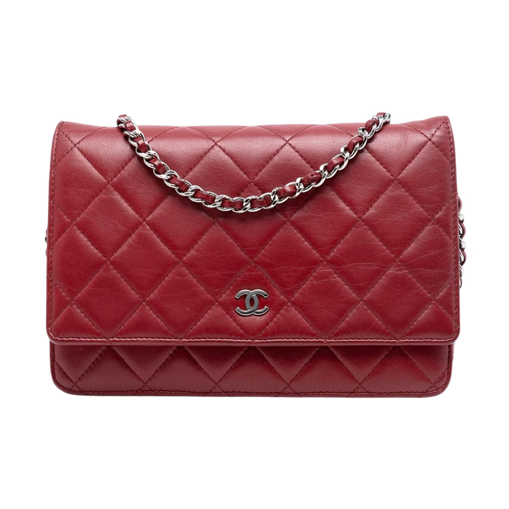 Chanel Vintage Women's Red Pre-Owned Quilted Flap Wallet