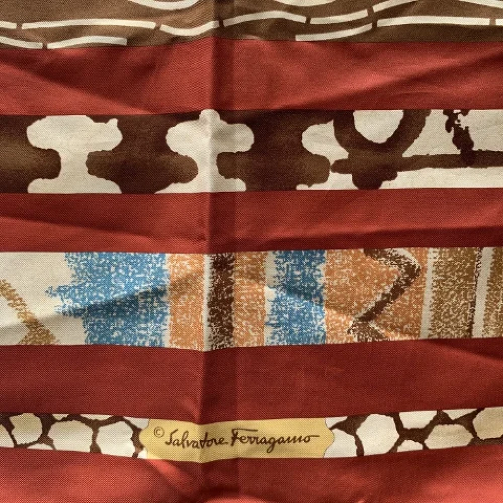 Salvatore Ferragamo Pre-owned Silk scarves Multicolor Dames