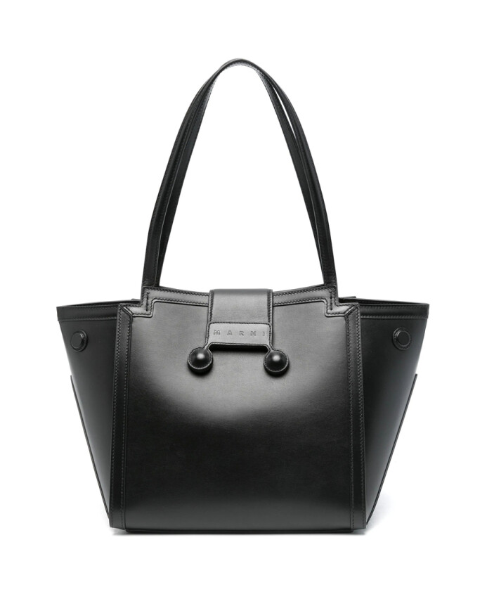 black-magnetic-strap-handbag