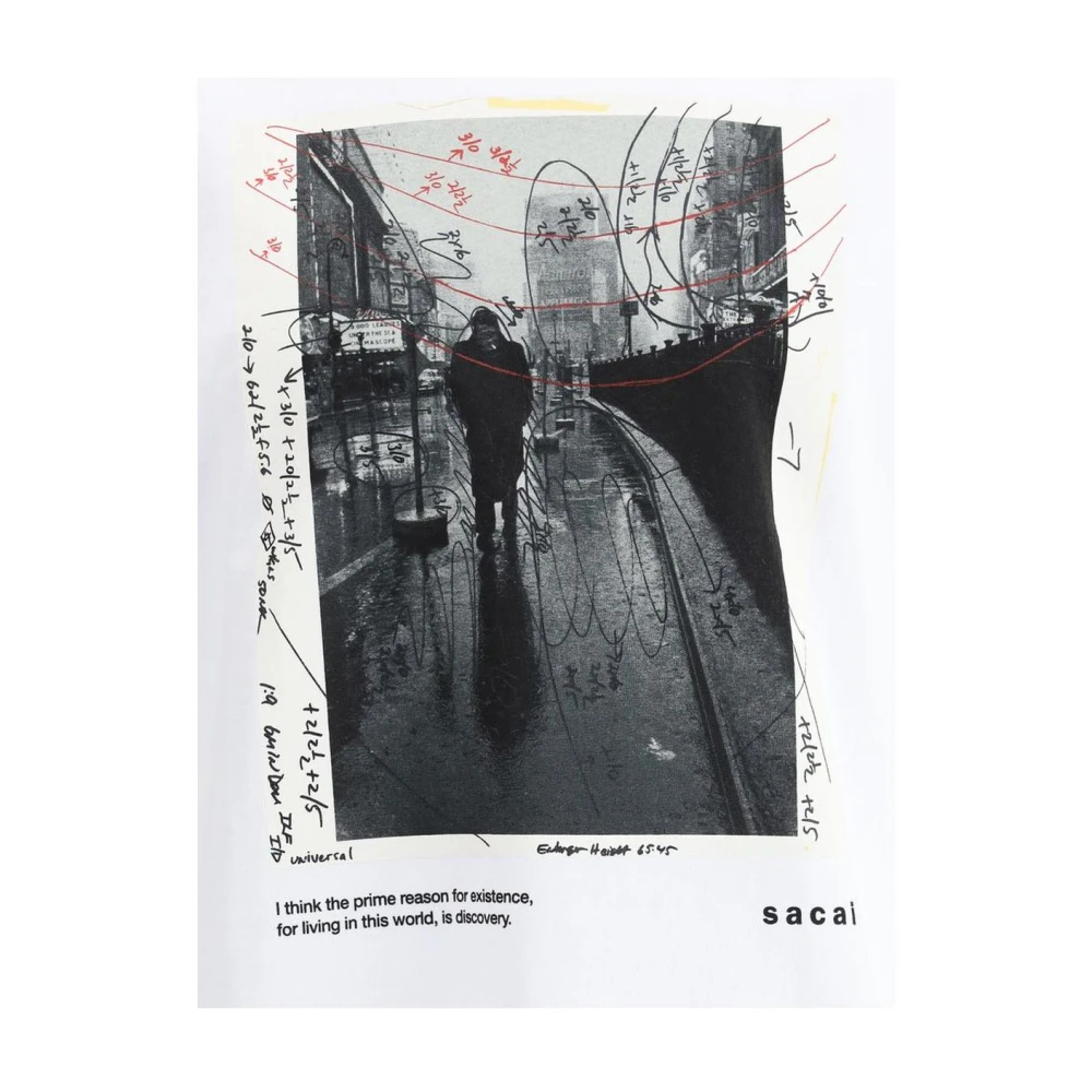 Sacai Moderne grafische T-shirt met iconische print White Heren