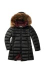 veste-noire-matelassee-en-duvet-avec-bordure-en-fourrure