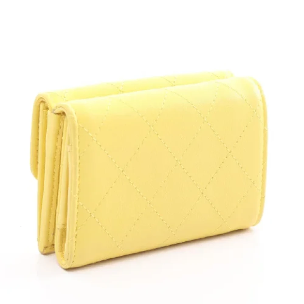 Chanel Vintage Pre-owned Leather wallets Yellow Dames