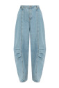 jeans-avec-surpiqures-sur-les-jambes