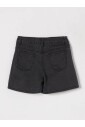 zwarte-denim-shorts-klassiek-ontwerp