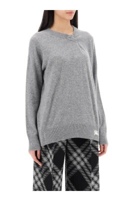 Oversized Cashmere Pullover med Metal Kilt Pin Detalj