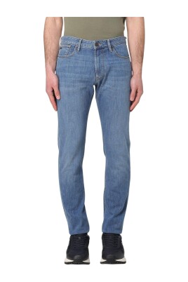 light-wash-jeans-for-men