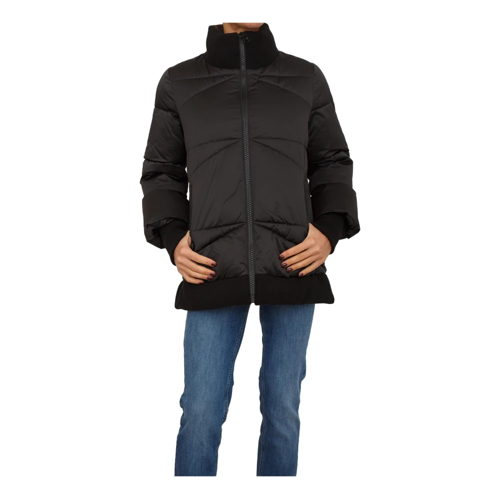 Nenette Kvinno Svart Jackor Dam, S, Polyester, Piumino Corto Con Cappuccio E Bordi Maglia