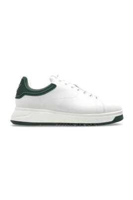 sports-shoes-on-platform