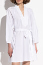 robe-avec-un-decollete-en-v