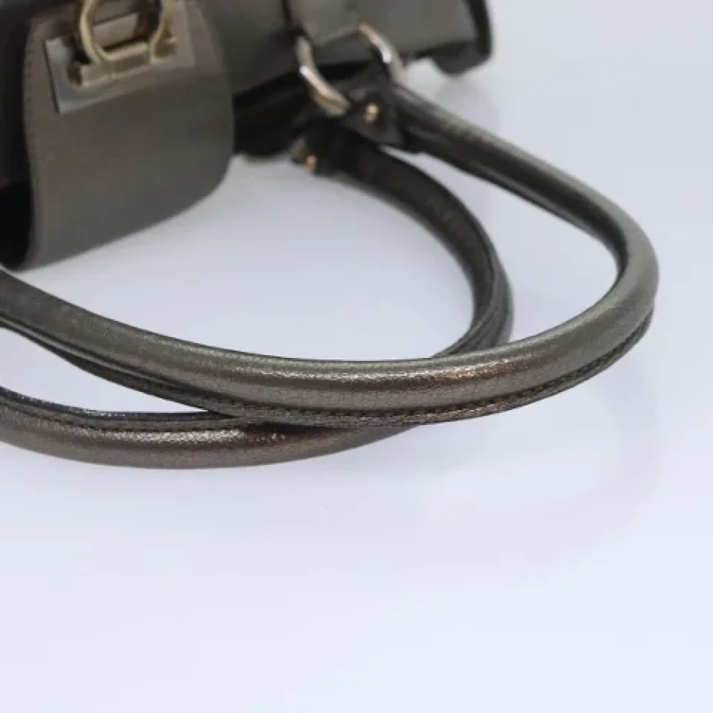 Salvatore Ferragamo Pre-owned Leather handbags Gray Dames