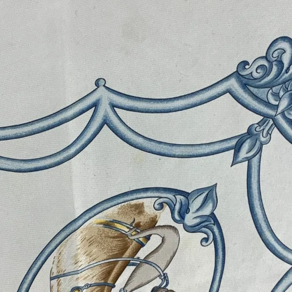 Hermès Vintage Pre-owned Silk scarves White Dames