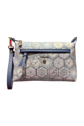 blue-clutches-by-roma