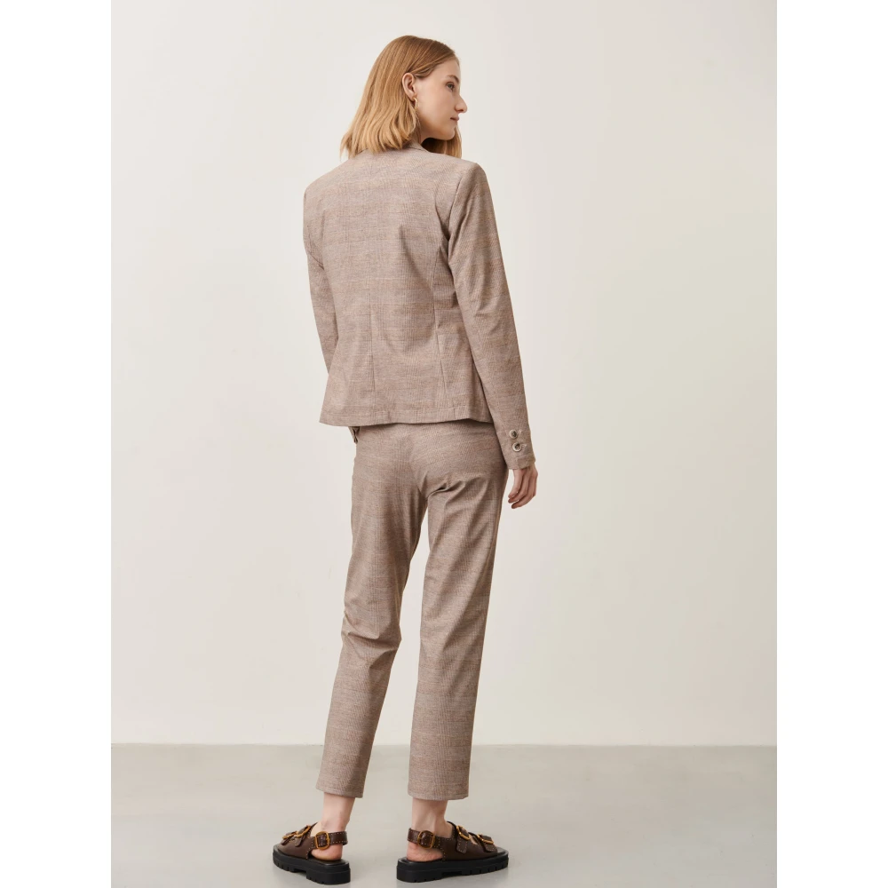 Jane Lushka Tijdloze Elegantie Blazer Beige Dames