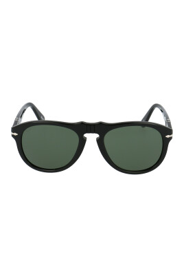 stylish-sunglasses-with-model-0po0649