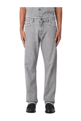 grey-raw-hem-jeans-stylish-comfort