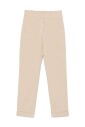 pantalon-beige-fusele-avec-fermeture-cachee