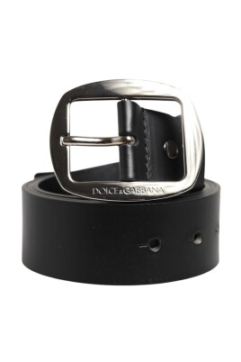 black-leather-belt-with-metal-buckle