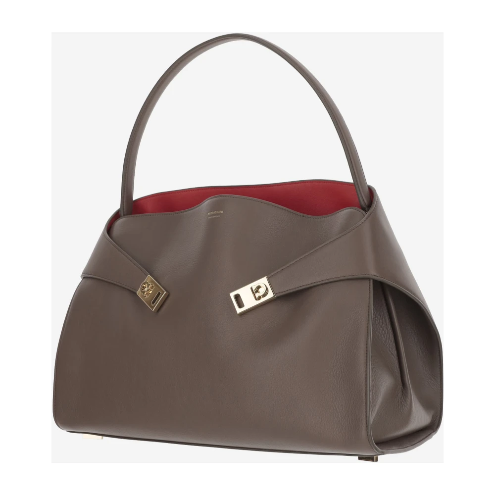 Salvatore Ferragamo Stijlvolle tassen voor elke gelegenheid Brown Dames