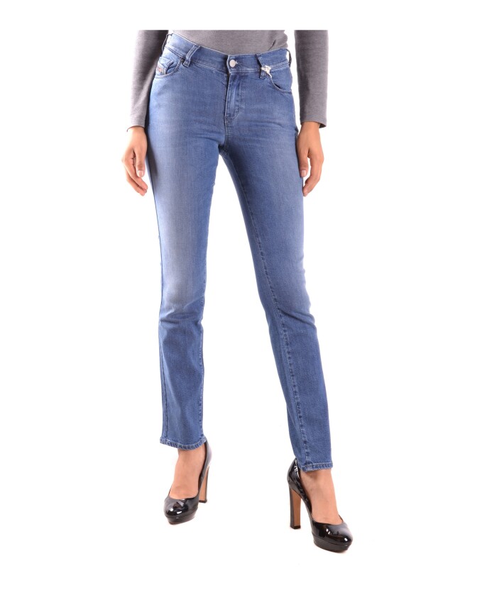 jeans-en-denim-classiques-pour-un-usage-quotidien